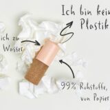 Die Kappe der Kneipp Lippenpflege besteht aus dem neuartigen Material Paper Blend. Foto: Kneipp GmbH / Marc Waldow