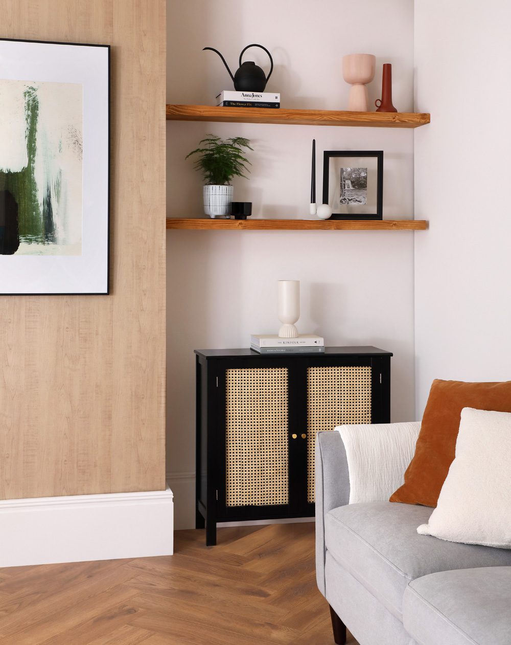 Rattan-Sideboard und Ecksofa von Hayward, Foto: Furniture and Choice