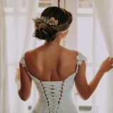 Brautkleider 2022 - alles was gefällt, ist erlaubt. Foto: Cássio Jardim / Unsplash