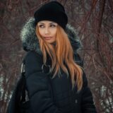 Daunenjacken halten im Winter schön warm, Foto: Anastasia Leonova / Unsplash