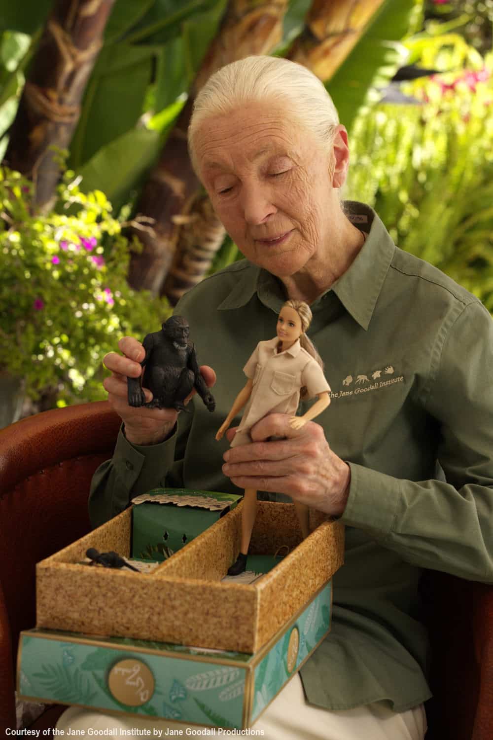 Dr. Goodall mit ihrer Barbie-Interpretation, Foto: Mattel // Jane Goodall Institut by Jane Goodall Productions