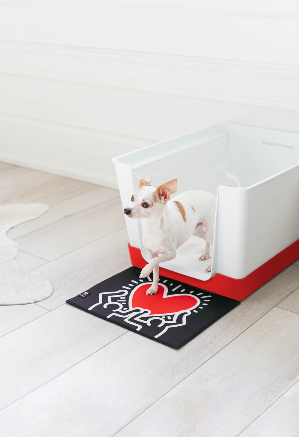 Doggy Bathroom Mini x Keith Haring Red, Foto: Momo Yang