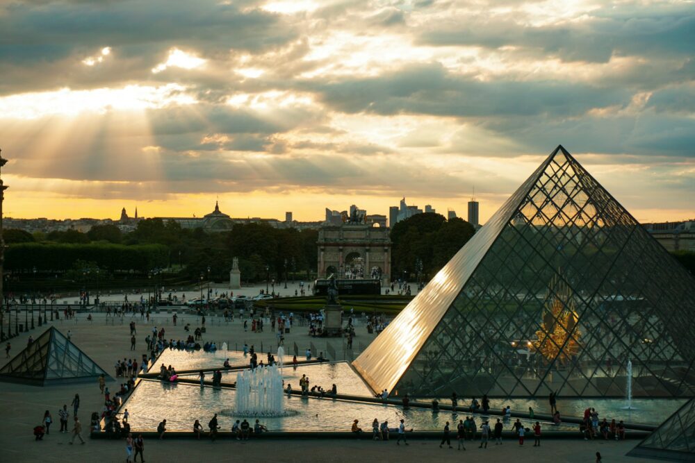 Blick auf den Louvre, Foto: Alexander Kagan / Unsplash